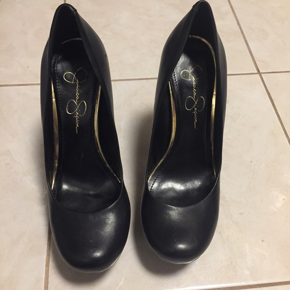 Black Jessica Simpson Pump!